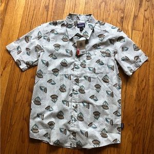 Patagonia mens go to button up shirt / small / NWT